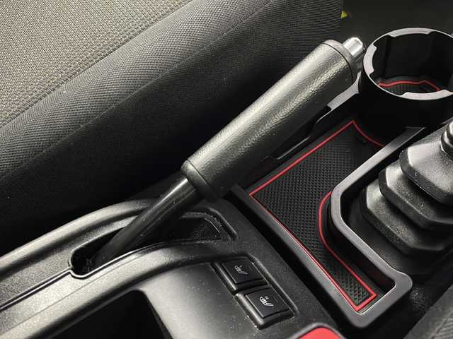 スズキ ジムニー XC 栃木県 2023(令5)年 2.2万km キネティックイエロー/ブラックトップ2トーン 5MT/純正メモリーナビ(Panasonic CN-HZ885)/・Bluetooth/フルセグTV/CD/DVD/SD/AM/FM/スズキセーフティサポート/・デュアルカメラブレーキサポート/・ハイビームアシスト/・車線逸脱警報/・ふらつき警報/・標識認識/ビルトインETC/純正前後ドライブレコーダー/ヒルディセントコントロール/LEDヘッドライト/フォグランプ/プッシュスタート/純正フロアマット(ラバータイプ)/マッドガード/サイド+カーテンエアバッグ/スマートキー×2本