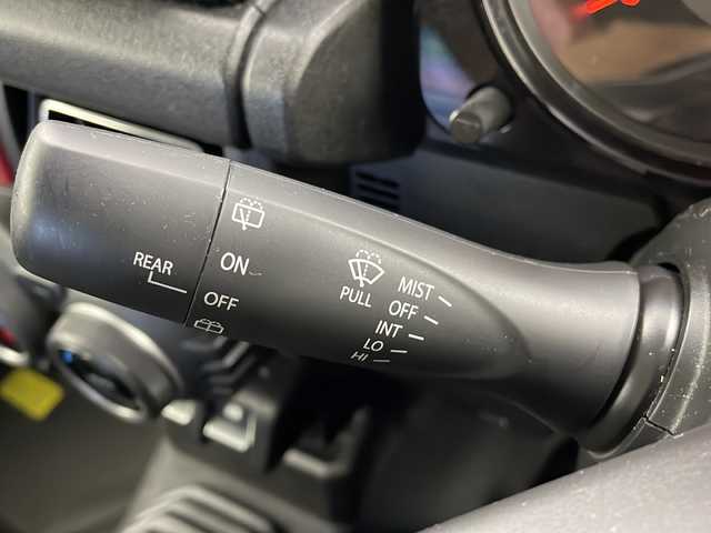 スズキ ジムニー XC 栃木県 2023(令5)年 2.2万km キネティックイエロー/ブラックトップ2トーン 5MT/純正メモリーナビ(Panasonic CN-HZ885)/・Bluetooth/フルセグTV/CD/DVD/SD/AM/FM/スズキセーフティサポート/・デュアルカメラブレーキサポート/・ハイビームアシスト/・車線逸脱警報/・ふらつき警報/・標識認識/ビルトインETC/純正前後ドライブレコーダー/ヒルディセントコントロール/LEDヘッドライト/フォグランプ/プッシュスタート/純正フロアマット(ラバータイプ)/マッドガード/サイド+カーテンエアバッグ/スマートキー×2本