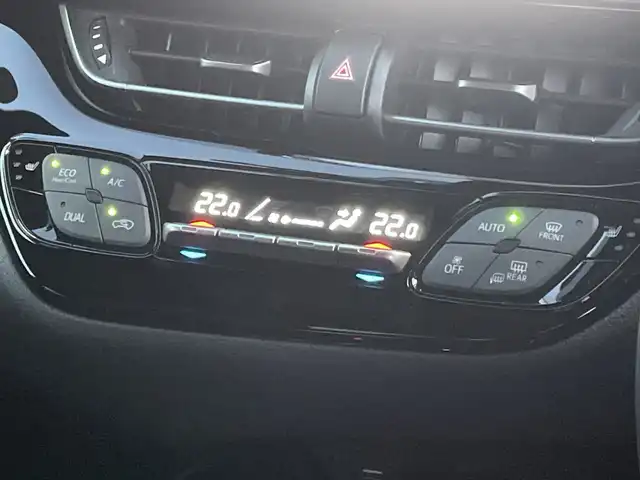 トヨタ Ｃ－ＨＲ G モード ネロ セーフティプラス 千葉県 2020(令2)年 1.9万km ホワイトパールクリスタルシャイン 純正8インチナビ/(BT/FM/AM)/全周囲カメラ/ブラインドスポットモニター/衝突被害軽減システム/車線逸脱警報/クルーズコントロール/ハーフレザーシート/横滑り防止装置/ETC/ドライブレコーダー/アイドリングストップ/LEDヘッドライト/フォグランプ/オートライト/ウィンカーミラー/電動格納ミラー/純正18インチAW/シートヒーター/プッシュスタート/スマートキー/フロアマット/ドアバイザー