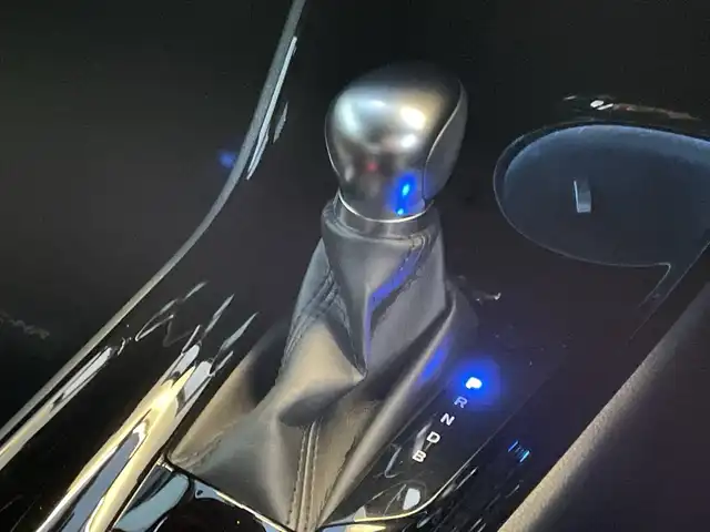 トヨタ Ｃ－ＨＲ G モード ネロ セーフティプラス 千葉県 2020(令2)年 1.9万km ホワイトパールクリスタルシャイン 純正8インチナビ/(BT/FM/AM)/全周囲カメラ/ブラインドスポットモニター/衝突被害軽減システム/車線逸脱警報/クルーズコントロール/ハーフレザーシート/横滑り防止装置/ETC/ドライブレコーダー/アイドリングストップ/LEDヘッドライト/フォグランプ/オートライト/ウィンカーミラー/電動格納ミラー/純正18インチAW/シートヒーター/プッシュスタート/スマートキー/フロアマット/ドアバイザー