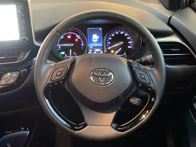 トヨタ Ｃ－ＨＲ G モード ネロ セーフティプラス 千葉県 2020(令2)年 1.9万km ホワイトパールクリスタルシャイン 純正8インチナビ/(BT/FM/AM)/全周囲カメラ/ブラインドスポットモニター/衝突被害軽減システム/車線逸脱警報/クルーズコントロール/ハーフレザーシート/横滑り防止装置/ETC/ドライブレコーダー/アイドリングストップ/LEDヘッドライト/フォグランプ/オートライト/ウィンカーミラー/電動格納ミラー/純正18インチAW/シートヒーター/プッシュスタート/スマートキー/フロアマット/ドアバイザー