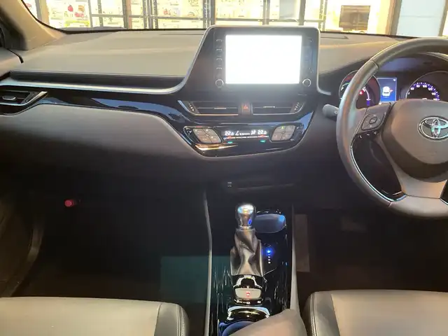 トヨタ Ｃ－ＨＲ G モード ネロ セーフティプラス 千葉県 2020(令2)年 1.9万km ホワイトパールクリスタルシャイン 純正8インチナビ/(BT/FM/AM)/全周囲カメラ/ブラインドスポットモニター/衝突被害軽減システム/車線逸脱警報/クルーズコントロール/ハーフレザーシート/横滑り防止装置/ETC/ドライブレコーダー/アイドリングストップ/LEDヘッドライト/フォグランプ/オートライト/ウィンカーミラー/電動格納ミラー/純正18インチAW/シートヒーター/プッシュスタート/スマートキー/フロアマット/ドアバイザー