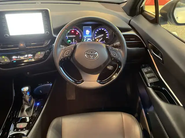 トヨタ Ｃ－ＨＲ G モード ネロ セーフティプラス 千葉県 2020(令2)年 1.9万km ホワイトパールクリスタルシャイン 純正8インチナビ/(BT/FM/AM)/全周囲カメラ/ブラインドスポットモニター/衝突被害軽減システム/車線逸脱警報/クルーズコントロール/ハーフレザーシート/横滑り防止装置/ETC/ドライブレコーダー/アイドリングストップ/LEDヘッドライト/フォグランプ/オートライト/ウィンカーミラー/電動格納ミラー/純正18インチAW/シートヒーター/プッシュスタート/スマートキー/フロアマット/ドアバイザー