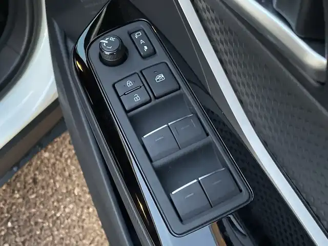 トヨタ Ｃ－ＨＲ G モード ネロ セーフティプラス 千葉県 2020(令2)年 1.9万km ホワイトパールクリスタルシャイン 純正8インチナビ/(BT/FM/AM)/全周囲カメラ/ブラインドスポットモニター/衝突被害軽減システム/車線逸脱警報/クルーズコントロール/ハーフレザーシート/横滑り防止装置/ETC/ドライブレコーダー/アイドリングストップ/LEDヘッドライト/フォグランプ/オートライト/ウィンカーミラー/電動格納ミラー/純正18インチAW/シートヒーター/プッシュスタート/スマートキー/フロアマット/ドアバイザー