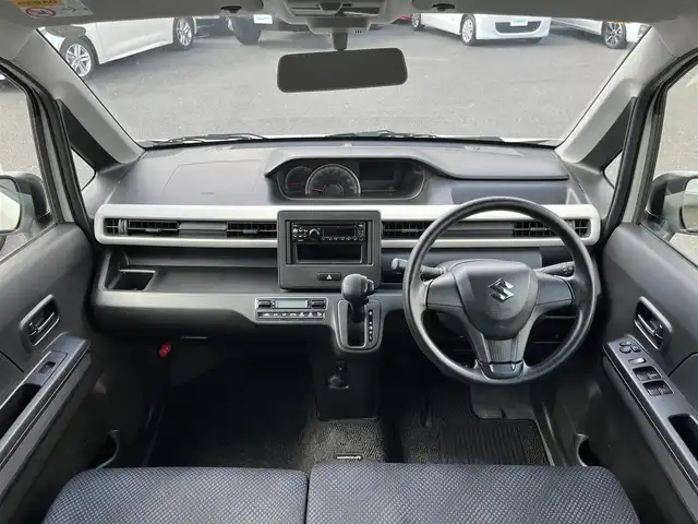 スズキ ワゴンＲ HYBRID FX 三重県 2018(平30)年 4.6万km ピュアホワイトP 社外オーディオ（AM/FM/CD）/マイルドハイブリッド/アイドリングストップシステム/シートヒーター（運転席）/オートエアコン/リアヒーターダクト/エコクール/スペアキー/メッキ加飾付ブラックパールフロントグリル/フロントリア標準バンパー/ボディ同色ドアミラー（電動格納機能付）/ボディ同色アウトサイドドアハンドル/155/65R14タイヤ/14インチフルホイールキャップ/ブラック内装/ホワイトインパネ加飾/ウレタン製ステアリングホイール/ホワイト目盛自発光式アナログメーター/タコメーター/オレンジ照明マルチインフォメーションディスプレイ/ブラックドット調ファブリックシート/リモコンキー