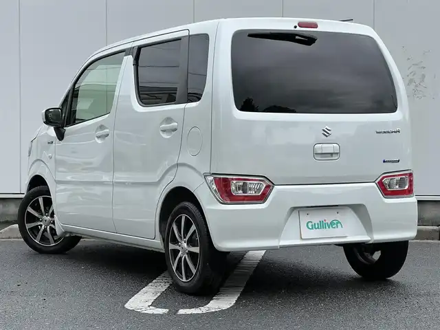 スズキ ワゴンＲ HYBRID FX 三重県 2018(平30)年 4.6万km ピュアホワイトP 社外オーディオ（AM/FM/CD）/マイルドハイブリッド/アイドリングストップシステム/シートヒーター（運転席）/オートエアコン/リアヒーターダクト/エコクール/スペアキー/メッキ加飾付ブラックパールフロントグリル/フロントリア標準バンパー/ボディ同色ドアミラー（電動格納機能付）/ボディ同色アウトサイドドアハンドル/155/65R14タイヤ/14インチフルホイールキャップ/ブラック内装/ホワイトインパネ加飾/ウレタン製ステアリングホイール/ホワイト目盛自発光式アナログメーター/タコメーター/オレンジ照明マルチインフォメーションディスプレイ/ブラックドット調ファブリックシート/リモコンキー