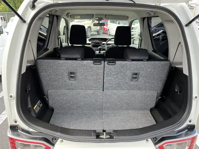 スズキ ワゴンＲ HYBRID FX 三重県 2018(平30)年 4.6万km ピュアホワイトP 社外オーディオ（AM/FM/CD）/マイルドハイブリッド/アイドリングストップシステム/シートヒーター（運転席）/オートエアコン/リアヒーターダクト/エコクール/スペアキー/メッキ加飾付ブラックパールフロントグリル/フロントリア標準バンパー/ボディ同色ドアミラー（電動格納機能付）/ボディ同色アウトサイドドアハンドル/155/65R14タイヤ/14インチフルホイールキャップ/ブラック内装/ホワイトインパネ加飾/ウレタン製ステアリングホイール/ホワイト目盛自発光式アナログメーター/タコメーター/オレンジ照明マルチインフォメーションディスプレイ/ブラックドット調ファブリックシート/リモコンキー