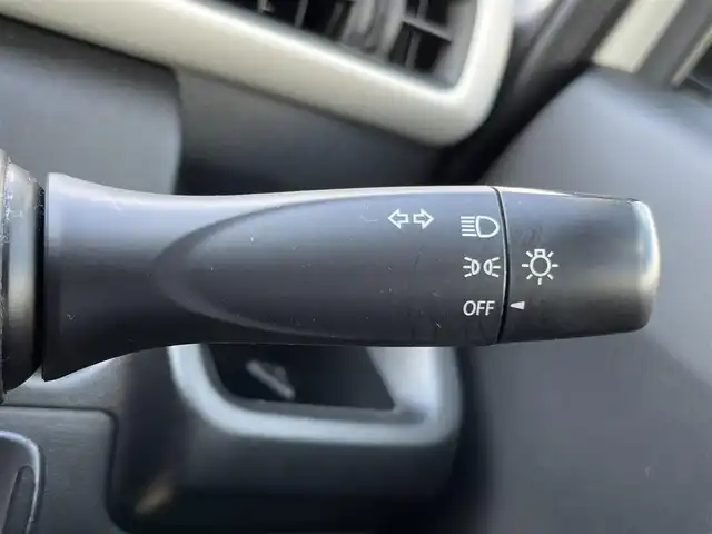 スズキ ワゴンＲ HYBRID FX 三重県 2018(平30)年 4.6万km ピュアホワイトP 社外オーディオ（AM/FM/CD）/マイルドハイブリッド/アイドリングストップシステム/シートヒーター（運転席）/オートエアコン/リアヒーターダクト/エコクール/スペアキー/メッキ加飾付ブラックパールフロントグリル/フロントリア標準バンパー/ボディ同色ドアミラー（電動格納機能付）/ボディ同色アウトサイドドアハンドル/155/65R14タイヤ/14インチフルホイールキャップ/ブラック内装/ホワイトインパネ加飾/ウレタン製ステアリングホイール/ホワイト目盛自発光式アナログメーター/タコメーター/オレンジ照明マルチインフォメーションディスプレイ/ブラックドット調ファブリックシート/リモコンキー
