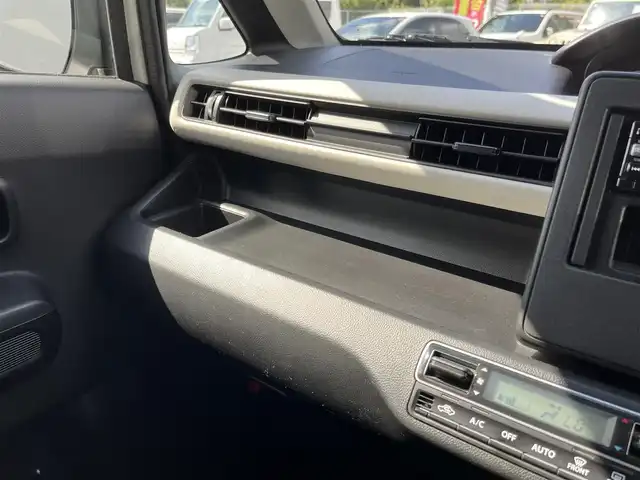 スズキ ワゴンＲ HYBRID FX 三重県 2018(平30)年 4.6万km ピュアホワイトP 社外オーディオ（AM/FM/CD）/マイルドハイブリッド/アイドリングストップシステム/シートヒーター（運転席）/オートエアコン/リアヒーターダクト/エコクール/スペアキー/メッキ加飾付ブラックパールフロントグリル/フロントリア標準バンパー/ボディ同色ドアミラー（電動格納機能付）/ボディ同色アウトサイドドアハンドル/155/65R14タイヤ/14インチフルホイールキャップ/ブラック内装/ホワイトインパネ加飾/ウレタン製ステアリングホイール/ホワイト目盛自発光式アナログメーター/タコメーター/オレンジ照明マルチインフォメーションディスプレイ/ブラックドット調ファブリックシート/リモコンキー