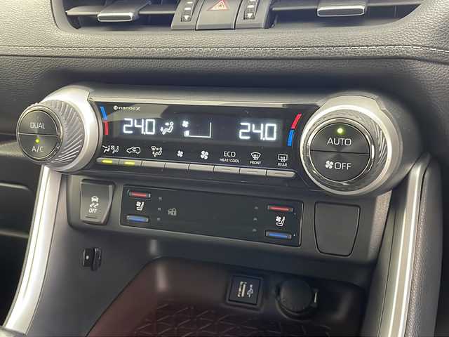 トヨタ ＲＡＶ４ G 秋田県 2022(令4)年 2.4万km プラチナホワイトパールマイカ 4WD/TRDエアロ（F/S/R）/ルーフレール/パワーバックドア/純正ディスプレイオーディオ/全方位カメラ・バックカメラ/ビルトインETC2.0/トヨタセーフティセンス/アダプティブクルーズコントロール/オートマチックハイビーム/クリアランスソナー/横滑り防止装置/レザーシート/D席パワーシート/前席シートヒーター/ステアリングヒーター/ステアリングリモコン/電動パーキングブレーキ/オートブレーキホールド/LEDヘッドランプ/フォグランプ/USBポート/純正フロアマット/純正ドアバイザー