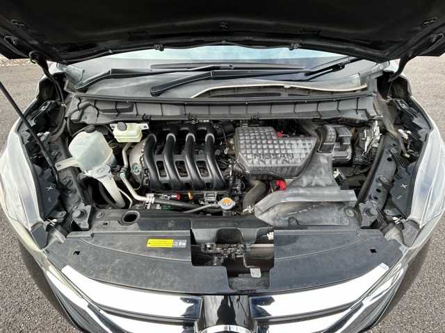 日産 セレナ ハイウェイスター 千葉県 2016(平28)年 6万km ダイヤモンドブラック 純正ナビ/フルセグTV/CD/DVD/Bluetooth/ETC/両側パワースライドドア/アラウンドビューモニター/クルーズコントロール/前後コーナーセンサー/前方ドライブレコーダー/アイドリングストップ/レーンキープアシスト/エマージェンシーブレーキ/標識認識/ふらつき防止/盗難防止装置/オートライト/ウィンカーミラー/リアサンシェード/ステアリングスイッチ/プッシュスタート/スマートキー/スペアキー１本/LEDヘッドライト/純正アルミホイール/純正フロアマット/保証書/取扱説明書