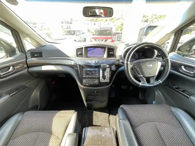 日産 エルグランド 250HWS アーバンクロム 兵庫県 2012(平24)年 10.4万km 白 (株)IDOMが運営する【じしゃロン神戸名谷店】の自社ローン専用車両になりますこちらは現金またはオートローンご利用時の価格です。自社ローンご希望の方は別途その旨お申付け下さい。/純正ナビ/ビルトインETC/Bluetooth/フルセグ/CD/オートライト/スペアキー1本有/フリップダウンモニター/オットマン/ステアリングリモコン/両側パワースライドドア