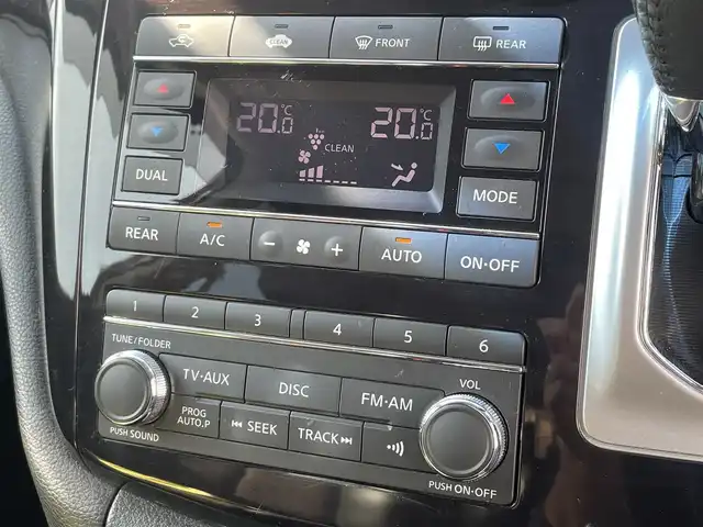 日産 エルグランド 250HWS アーバンクロム 兵庫県 2012(平24)年 10.4万km 白 (株)IDOMが運営する【じしゃロン神戸名谷店】の自社ローン専用車両になりますこちらは現金またはオートローンご利用時の価格です。自社ローンご希望の方は別途その旨お申付け下さい。/純正ナビ/ビルトインETC/Bluetooth/フルセグ/CD/オートライト/スペアキー1本有/フリップダウンモニター/オットマン/ステアリングリモコン/両側パワースライドドア