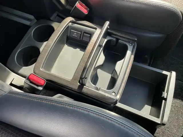 日産 エルグランド 250HWS アーバンクロム 兵庫県 2012(平24)年 10.4万km 白 (株)IDOMが運営する【じしゃロン神戸名谷店】の自社ローン専用車両になりますこちらは現金またはオートローンご利用時の価格です。自社ローンご希望の方は別途その旨お申付け下さい。/純正ナビ/ビルトインETC/Bluetooth/フルセグ/CD/オートライト/スペアキー1本有/フリップダウンモニター/オットマン/ステアリングリモコン/両側パワースライドドア