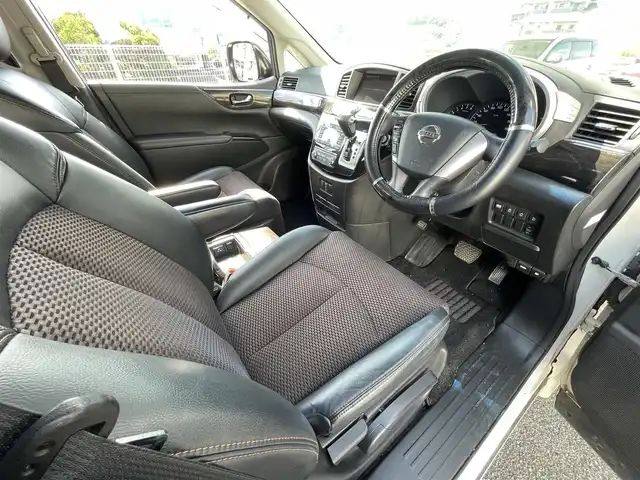 日産 エルグランド 250HWS アーバンクロム 兵庫県 2012(平24)年 10.4万km 白 (株)IDOMが運営する【じしゃロン神戸名谷店】の自社ローン専用車両になりますこちらは現金またはオートローンご利用時の価格です。自社ローンご希望の方は別途その旨お申付け下さい。/純正ナビ/ビルトインETC/Bluetooth/フルセグ/CD/オートライト/スペアキー1本有/フリップダウンモニター/オットマン/ステアリングリモコン/両側パワースライドドア