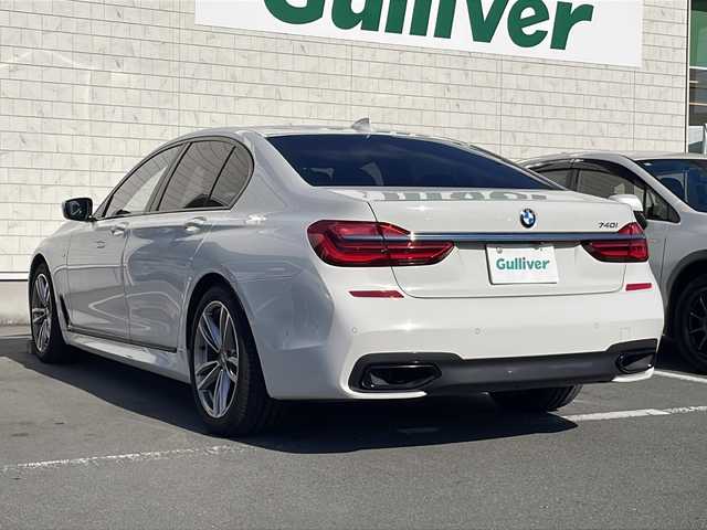 ＢＭＷ ７４０ｉ Mスポーツ 静岡県 2016(平28)年 2.7万km アルピンホワイトⅢ /純正ナビ/地デジTV//純正CD/DVD/Bluetooth//バック/全周囲カメラ//サンルーフ//レザーシート//シートヒーター/エアシート//純正19インチAW//レーダークルーズコントロール//パワートランク//プッシュスタート//ドライブレコーダー//ETC