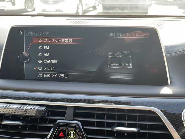 ＢＭＷ ７４０ｉ Mスポーツ 静岡県 2016(平28)年 2.7万km アルピンホワイトⅢ /純正ナビ/地デジTV//純正CD/DVD/Bluetooth//バック/全周囲カメラ//サンルーフ//レザーシート//シートヒーター/エアシート//純正19インチAW//レーダークルーズコントロール//パワートランク//プッシュスタート//ドライブレコーダー//ETC