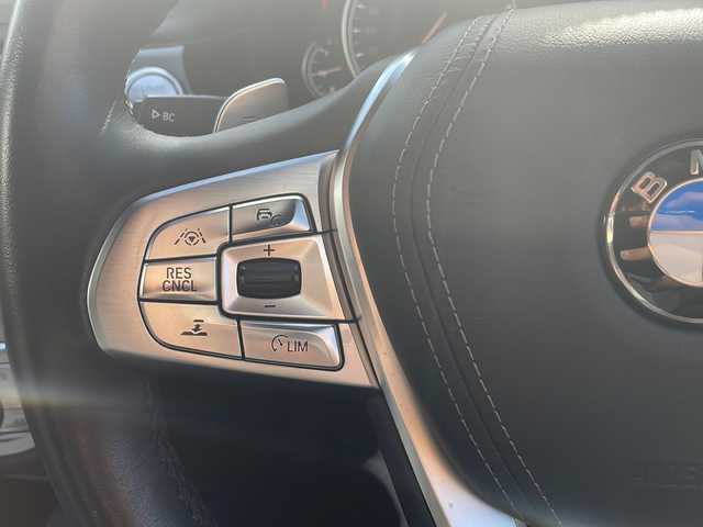 ＢＭＷ ７４０ｉ Mスポーツ 静岡県 2016(平28)年 2.7万km アルピンホワイトⅢ /純正ナビ/地デジTV//純正CD/DVD/Bluetooth//バック/全周囲カメラ//サンルーフ//レザーシート//シートヒーター/エアシート//純正19インチAW//レーダークルーズコントロール//パワートランク//プッシュスタート//ドライブレコーダー//ETC