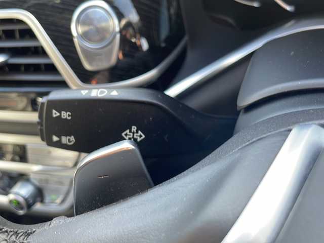 ＢＭＷ ７４０ｉ Mスポーツ 静岡県 2016(平28)年 2.7万km アルピンホワイトⅢ /純正ナビ/地デジTV//純正CD/DVD/Bluetooth//バック/全周囲カメラ//サンルーフ//レザーシート//シートヒーター/エアシート//純正19インチAW//レーダークルーズコントロール//パワートランク//プッシュスタート//ドライブレコーダー//ETC