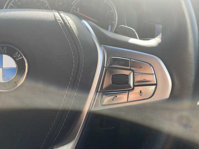 ＢＭＷ ７４０ｉ Mスポーツ 静岡県 2016(平28)年 2.7万km アルピンホワイトⅢ /純正ナビ/地デジTV//純正CD/DVD/Bluetooth//バック/全周囲カメラ//サンルーフ//レザーシート//シートヒーター/エアシート//純正19インチAW//レーダークルーズコントロール//パワートランク//プッシュスタート//ドライブレコーダー//ETC