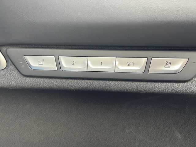 ＢＭＷ ７４０ｉ Mスポーツ 静岡県 2016(平28)年 2.7万km アルピンホワイトⅢ /純正ナビ/地デジTV//純正CD/DVD/Bluetooth//バック/全周囲カメラ//サンルーフ//レザーシート//シートヒーター/エアシート//純正19インチAW//レーダークルーズコントロール//パワートランク//プッシュスタート//ドライブレコーダー//ETC