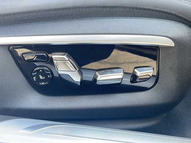 ＢＭＷ ７４０ｉ Mスポーツ 静岡県 2016(平28)年 2.7万km アルピンホワイトⅢ /純正ナビ/地デジTV//純正CD/DVD/Bluetooth//バック/全周囲カメラ//サンルーフ//レザーシート//シートヒーター/エアシート//純正19インチAW//レーダークルーズコントロール//パワートランク//プッシュスタート//ドライブレコーダー//ETC