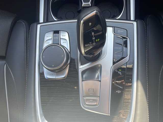 ＢＭＷ ７４０ｉ Mスポーツ 静岡県 2016(平28)年 2.7万km アルピンホワイトⅢ /純正ナビ/地デジTV//純正CD/DVD/Bluetooth//バック/全周囲カメラ//サンルーフ//レザーシート//シートヒーター/エアシート//純正19インチAW//レーダークルーズコントロール//パワートランク//プッシュスタート//ドライブレコーダー//ETC