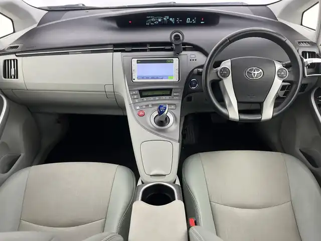 トヨタ プリウス G 大阪府 2014(平26)年 7.6万km ホワイトパールクリスタルシャイン 純正ナビ/　（Bluetooth/CD/DVD）/フルセグTV/バックカメラ/クルーズコントロール/ハーフレザーシート/パワーシート/オートライト/フォグランプ/純正フロアマット/スマートキー/ETC