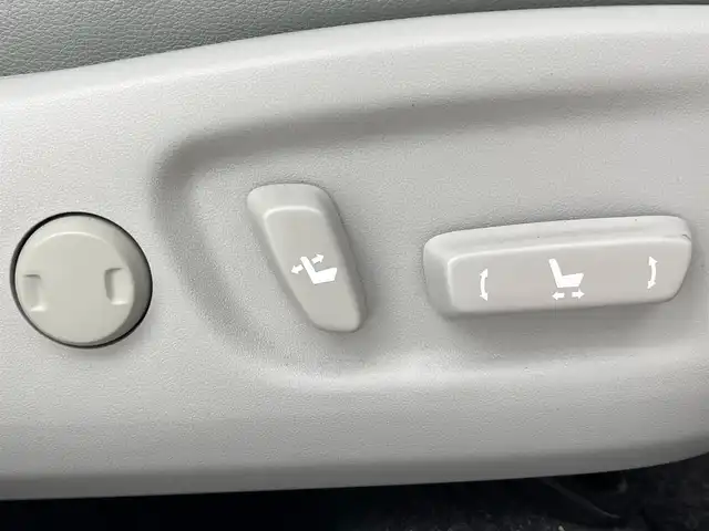 トヨタ プリウス G 大阪府 2014(平26)年 7.6万km ホワイトパールクリスタルシャイン 純正ナビ/　（Bluetooth/CD/DVD）/フルセグTV/バックカメラ/クルーズコントロール/ハーフレザーシート/パワーシート/オートライト/フォグランプ/純正フロアマット/スマートキー/ETC