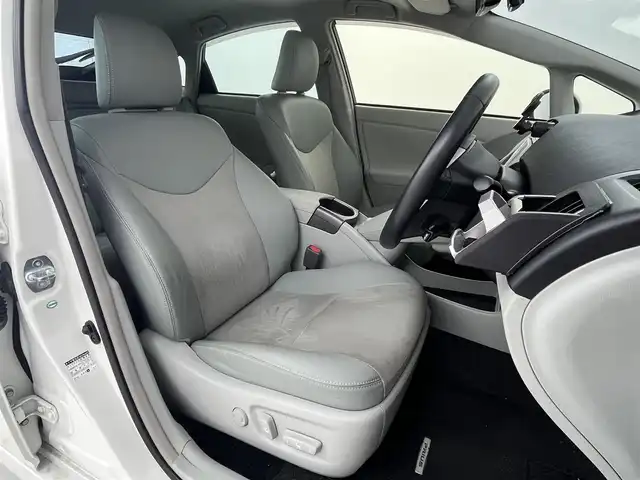 トヨタ プリウス G 大阪府 2014(平26)年 7.6万km ホワイトパールクリスタルシャイン 純正ナビ/　（Bluetooth/CD/DVD）/フルセグTV/バックカメラ/クルーズコントロール/ハーフレザーシート/パワーシート/オートライト/フォグランプ/純正フロアマット/スマートキー/ETC