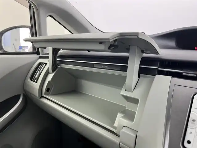 トヨタ プリウス G 大阪府 2014(平26)年 7.6万km ホワイトパールクリスタルシャイン 純正ナビ/　（Bluetooth/CD/DVD）/フルセグTV/バックカメラ/クルーズコントロール/ハーフレザーシート/パワーシート/オートライト/フォグランプ/純正フロアマット/スマートキー/ETC