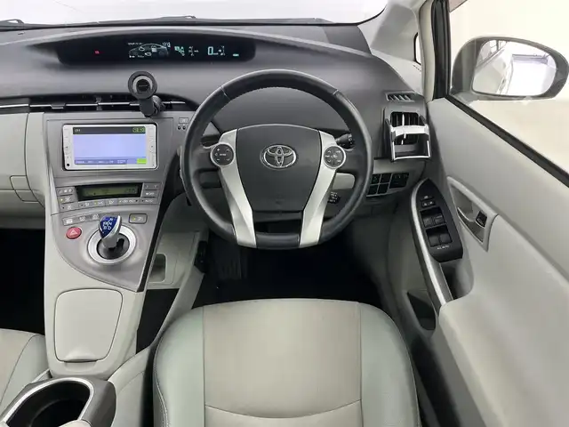 トヨタ プリウス G 大阪府 2014(平26)年 7.6万km ホワイトパールクリスタルシャイン 純正ナビ/　（Bluetooth/CD/DVD）/フルセグTV/バックカメラ/クルーズコントロール/ハーフレザーシート/パワーシート/オートライト/フォグランプ/純正フロアマット/スマートキー/ETC