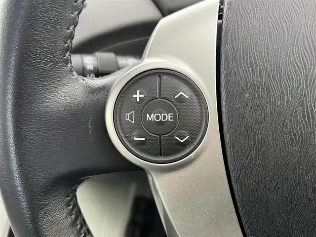 トヨタ プリウス G 大阪府 2014(平26)年 7.6万km ホワイトパールクリスタルシャイン 純正ナビ/　（Bluetooth/CD/DVD）/フルセグTV/バックカメラ/クルーズコントロール/ハーフレザーシート/パワーシート/オートライト/フォグランプ/純正フロアマット/スマートキー/ETC