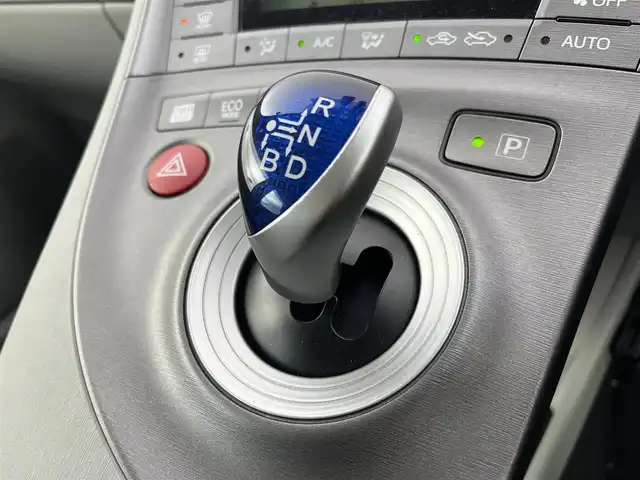 トヨタ プリウス G 大阪府 2014(平26)年 7.6万km ホワイトパールクリスタルシャイン 純正ナビ/　（Bluetooth/CD/DVD）/フルセグTV/バックカメラ/クルーズコントロール/ハーフレザーシート/パワーシート/オートライト/フォグランプ/純正フロアマット/スマートキー/ETC