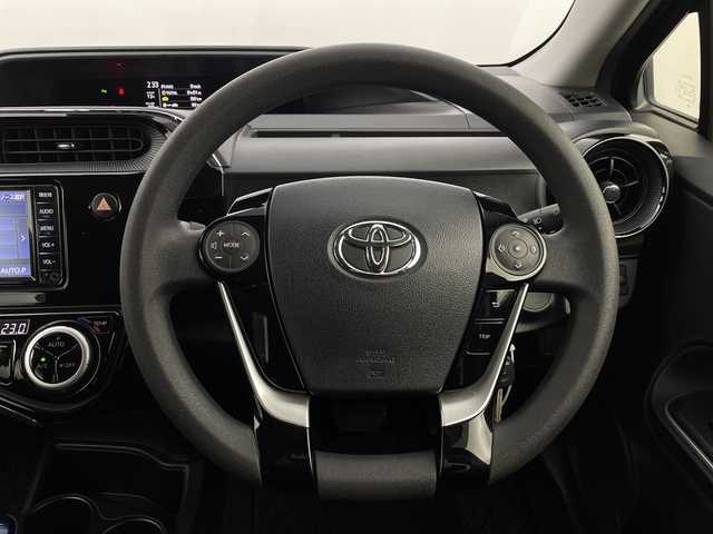 トヨタ アクア S 新潟県 2020(令2)年 3.7万km グレーメタリック プリクラッシュセーフティ/純正SDナビ/　CD/ワンセグTV/Bluetooth/バックカメラ/電格ミラー/ウィンカーミラー/オートハイビーム/レーンディパーチャーアラート/ビルトインETC