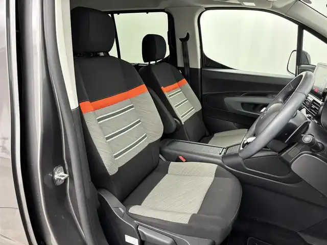 シトロエン シトロエン ベルランゴ ロング シャインブルーHDiXTRパック 福岡県 2023(令5)年 3.6万km グレー 純正ディスプレイオーディオ　/バック／サイドカメラ　/ＥＴＣ　/前方ドライブレコーダー　/クルーズコントロール　/コーナーセンサー　/レーンキープ　/ブラインドスポットモニター　/純正１７インチＡＷ　/ＬＥＤライト　/ルーフレール