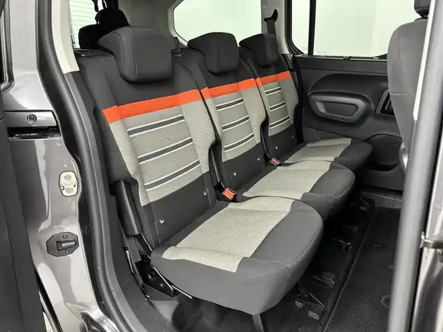 シトロエン シトロエン ベルランゴ ロング シャインブルーHDiXTRパック 福岡県 2023(令5)年 3.6万km グレー 純正ディスプレイオーディオ　/バック／サイドカメラ　/ＥＴＣ　/前方ドライブレコーダー　/クルーズコントロール　/コーナーセンサー　/レーンキープ　/ブラインドスポットモニター　/純正１７インチＡＷ　/ＬＥＤライト　/ルーフレール