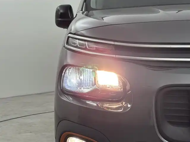 シトロエン シトロエン ベルランゴ ロング シャインブルーHDiXTRパック 福岡県 2023(令5)年 3.6万km グレー 純正ディスプレイオーディオ　/バック／サイドカメラ　/ＥＴＣ　/前方ドライブレコーダー　/クルーズコントロール　/コーナーセンサー　/レーンキープ　/ブラインドスポットモニター　/純正１７インチＡＷ　/ＬＥＤライト　/ルーフレール