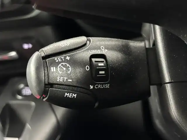 シトロエン シトロエン ベルランゴ ロング シャインブルーHDiXTRパック 福岡県 2023(令5)年 3.6万km グレー 純正ディスプレイオーディオ　/バック／サイドカメラ　/ＥＴＣ　/前方ドライブレコーダー　/クルーズコントロール　/コーナーセンサー　/レーンキープ　/ブラインドスポットモニター　/純正１７インチＡＷ　/ＬＥＤライト　/ルーフレール