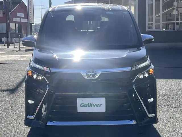 トヨタ ヴォクシー ZS 煌Ⅲ 京都府 2020(令2)年 9.1万km ブラック  ワンオーナー/ トヨタセーフティセンス/ 両側パワースライドドア/ 純正10インチSDFナビ/・　バックカメラ/・　フルセグTV/・　CD/DVD/BTオーディオ/ 前後ドラレコ/ ビルトインETC/ ハーフレザーシート/ HDMI端子/ USB端子/ クルーズコントロール/ ステアリモコン/ 前後ソナー/ 純正16インチアルミ/ 純正フロアマット/ ドアバイザー/ 新車時保証書/ 車両取説