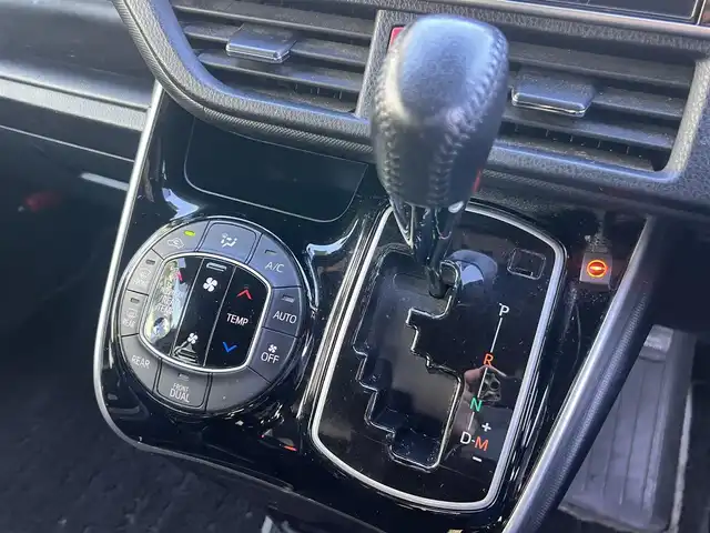 トヨタ ヴォクシー ZS 煌Ⅲ 京都府 2020(令2)年 9.1万km ブラック  ワンオーナー/ トヨタセーフティセンス/ 両側パワースライドドア/ 純正10インチSDFナビ/・　バックカメラ/・　フルセグTV/・　CD/DVD/BTオーディオ/ 前後ドラレコ/ ビルトインETC/ ハーフレザーシート/ HDMI端子/ USB端子/ クルーズコントロール/ ステアリモコン/ 前後ソナー/ 純正16インチアルミ/ 純正フロアマット/ ドアバイザー/ 新車時保証書/ 車両取説