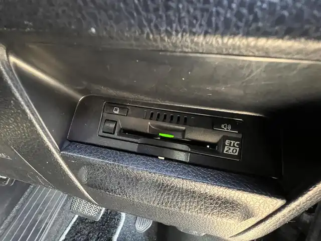 トヨタ ヴォクシー ZS 煌Ⅲ 京都府 2020(令2)年 9.1万km ブラック  ワンオーナー/ トヨタセーフティセンス/ 両側パワースライドドア/ 純正10インチSDFナビ/・　バックカメラ/・　フルセグTV/・　CD/DVD/BTオーディオ/ 前後ドラレコ/ ビルトインETC/ ハーフレザーシート/ HDMI端子/ USB端子/ クルーズコントロール/ ステアリモコン/ 前後ソナー/ 純正16インチアルミ/ 純正フロアマット/ ドアバイザー/ 新車時保証書/ 車両取説