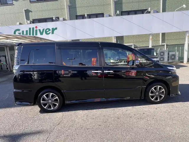 トヨタ ヴォクシー ZS 煌Ⅲ 京都府 2020(令2)年 9.1万km ブラック  ワンオーナー/ トヨタセーフティセンス/ 両側パワースライドドア/ 純正10インチSDFナビ/・　バックカメラ/・　フルセグTV/・　CD/DVD/BTオーディオ/ 前後ドラレコ/ ビルトインETC/ ハーフレザーシート/ HDMI端子/ USB端子/ クルーズコントロール/ ステアリモコン/ 前後ソナー/ 純正16インチアルミ/ 純正フロアマット/ ドアバイザー/ 新車時保証書/ 車両取説