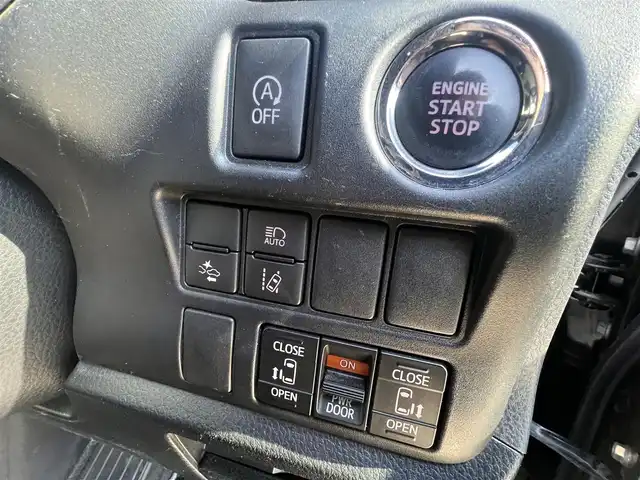 トヨタ ヴォクシー ZS 煌Ⅲ 京都府 2020(令2)年 9.1万km ブラック  ワンオーナー/ トヨタセーフティセンス/ 両側パワースライドドア/ 純正10インチSDFナビ/・　バックカメラ/・　フルセグTV/・　CD/DVD/BTオーディオ/ 前後ドラレコ/ ビルトインETC/ ハーフレザーシート/ HDMI端子/ USB端子/ クルーズコントロール/ ステアリモコン/ 前後ソナー/ 純正16インチアルミ/ 純正フロアマット/ ドアバイザー/ 新車時保証書/ 車両取説