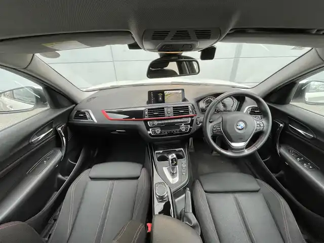 ＢＭＷ １１８ｄ スポーツ 千葉県 2018(平30)年 6.6万km アルピンホワイトⅢ 純正HDDナビ/CD/DVD/BT/ミュージックサーバー/バックカメラ/ETC/ドライブレコーダー/衝突被害軽減ブレーキ/レーンキープアシスト/クルーズコントロール/シートヒーター /ステアリングスイッチ/コーナーセンサー/スマートキー/プッシュスタート/LEDヘッドライト/オートライト/フォグランプ/純正16インチアルミホイール/純正16インチAW冬タイヤ車載