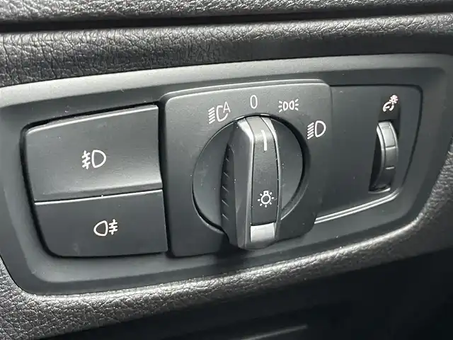 ＢＭＷ １１８ｄ スポーツ 千葉県 2018(平30)年 6.6万km アルピンホワイトⅢ 純正HDDナビ/CD/DVD/BT/ミュージックサーバー/バックカメラ/ETC/ドライブレコーダー/衝突被害軽減ブレーキ/レーンキープアシスト/クルーズコントロール/シートヒーター /ステアリングスイッチ/コーナーセンサー/スマートキー/プッシュスタート/LEDヘッドライト/オートライト/フォグランプ/純正16インチアルミホイール/純正16インチAW冬タイヤ車載