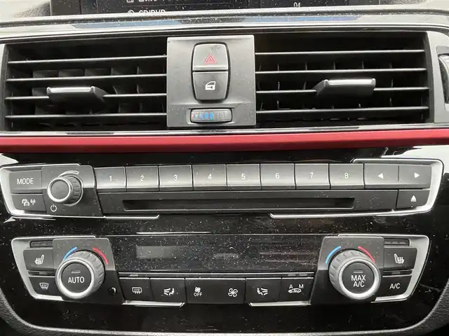 ＢＭＷ １１８ｄ スポーツ 千葉県 2018(平30)年 6.6万km アルピンホワイトⅢ 純正HDDナビ/CD/DVD/BT/ミュージックサーバー/バックカメラ/ETC/ドライブレコーダー/衝突被害軽減ブレーキ/レーンキープアシスト/クルーズコントロール/シートヒーター /ステアリングスイッチ/コーナーセンサー/スマートキー/プッシュスタート/LEDヘッドライト/オートライト/フォグランプ/純正16インチアルミホイール/純正16インチAW冬タイヤ車載