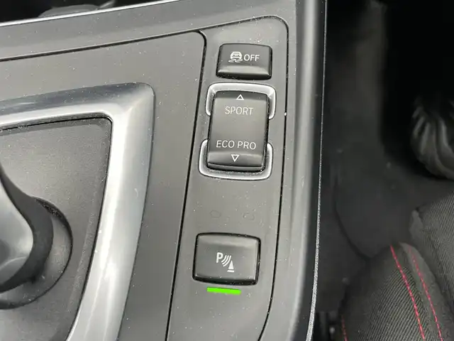 ＢＭＷ １１８ｄ スポーツ 千葉県 2018(平30)年 6.6万km アルピンホワイトⅢ 純正HDDナビ/CD/DVD/BT/ミュージックサーバー/バックカメラ/ETC/ドライブレコーダー/衝突被害軽減ブレーキ/レーンキープアシスト/クルーズコントロール/シートヒーター /ステアリングスイッチ/コーナーセンサー/スマートキー/プッシュスタート/LEDヘッドライト/オートライト/フォグランプ/純正16インチアルミホイール/純正16インチAW冬タイヤ車載