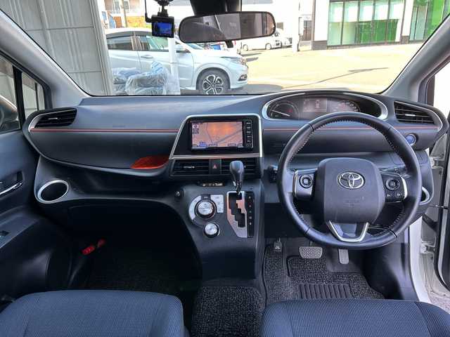 トヨタ シエンタ ハイブリッド G 和歌山県 2017(平29)年 2.6万km ホワイトパールクリスタルシャイン 純正7インチナビ/バックカメラ/衝突軽減/車線逸脱防止/先行車発進お知らせ/両側パワースライドドア/LEDヘッドライト/ETC/ドラレコ/オートライト/オートハイビーム/ステアリングスイッチ/電動格納ミラー/フルオートエアコン/純正フロアマット/ドアバイザー/プッシュスタート/スマートキー