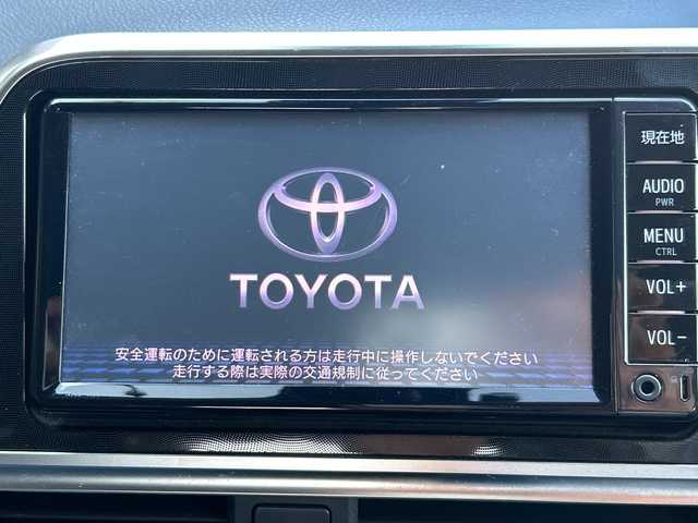 トヨタ シエンタ ハイブリッド G 和歌山県 2017(平29)年 2.6万km ホワイトパールクリスタルシャイン 純正7インチナビ/バックカメラ/衝突軽減/車線逸脱防止/先行車発進お知らせ/両側パワースライドドア/LEDヘッドライト/ETC/ドラレコ/オートライト/オートハイビーム/ステアリングスイッチ/電動格納ミラー/フルオートエアコン/純正フロアマット/ドアバイザー/プッシュスタート/スマートキー